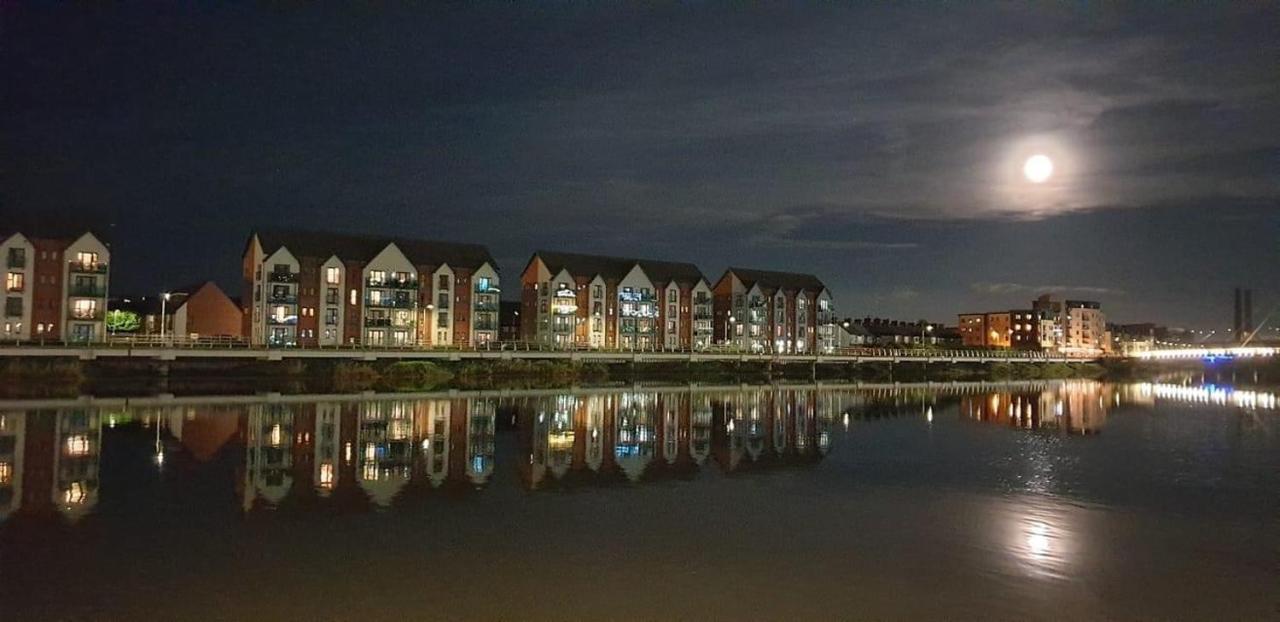 Luxury Riverside 2 Bedroomed Apartment With Balcony Newport (Gwent) Exterior foto