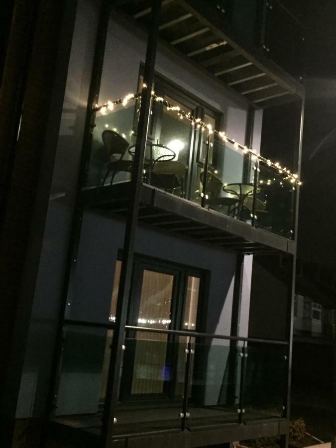 Luxury Riverside 2 Bedroomed Apartment With Balcony Newport (Gwent) Exterior foto